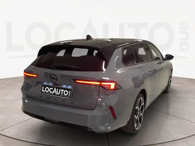 Opel Astra view 4