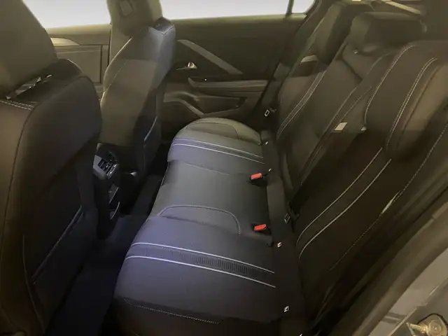 Opel Astra view 8