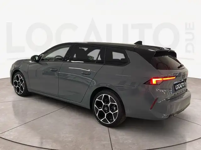 Opel Astra view 5