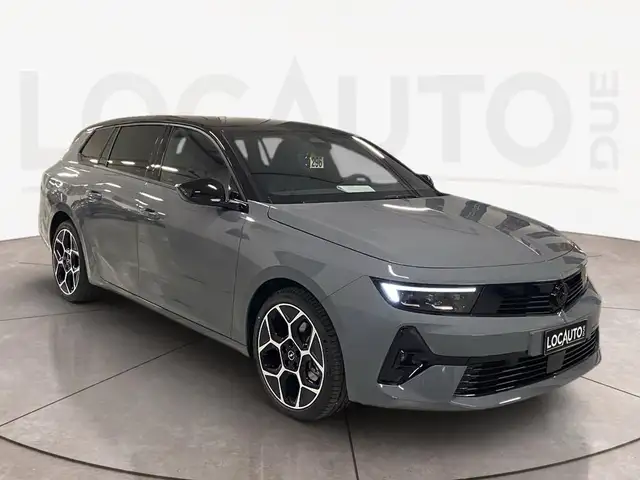 Opel Astra view 3