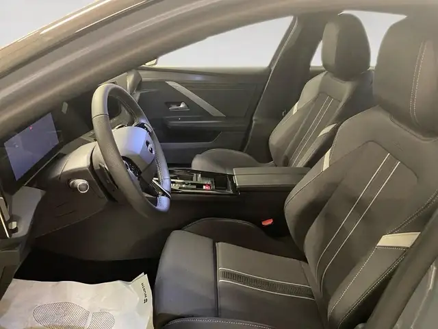Opel Astra view 7