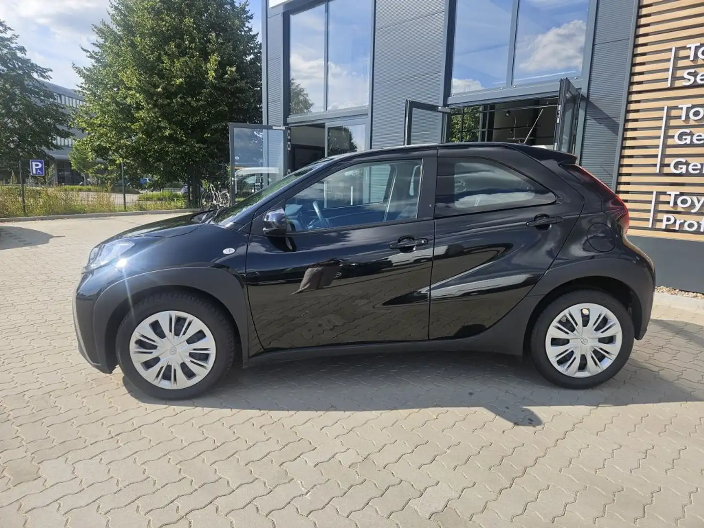 Toyota Aygo X Play Schwarz - 2