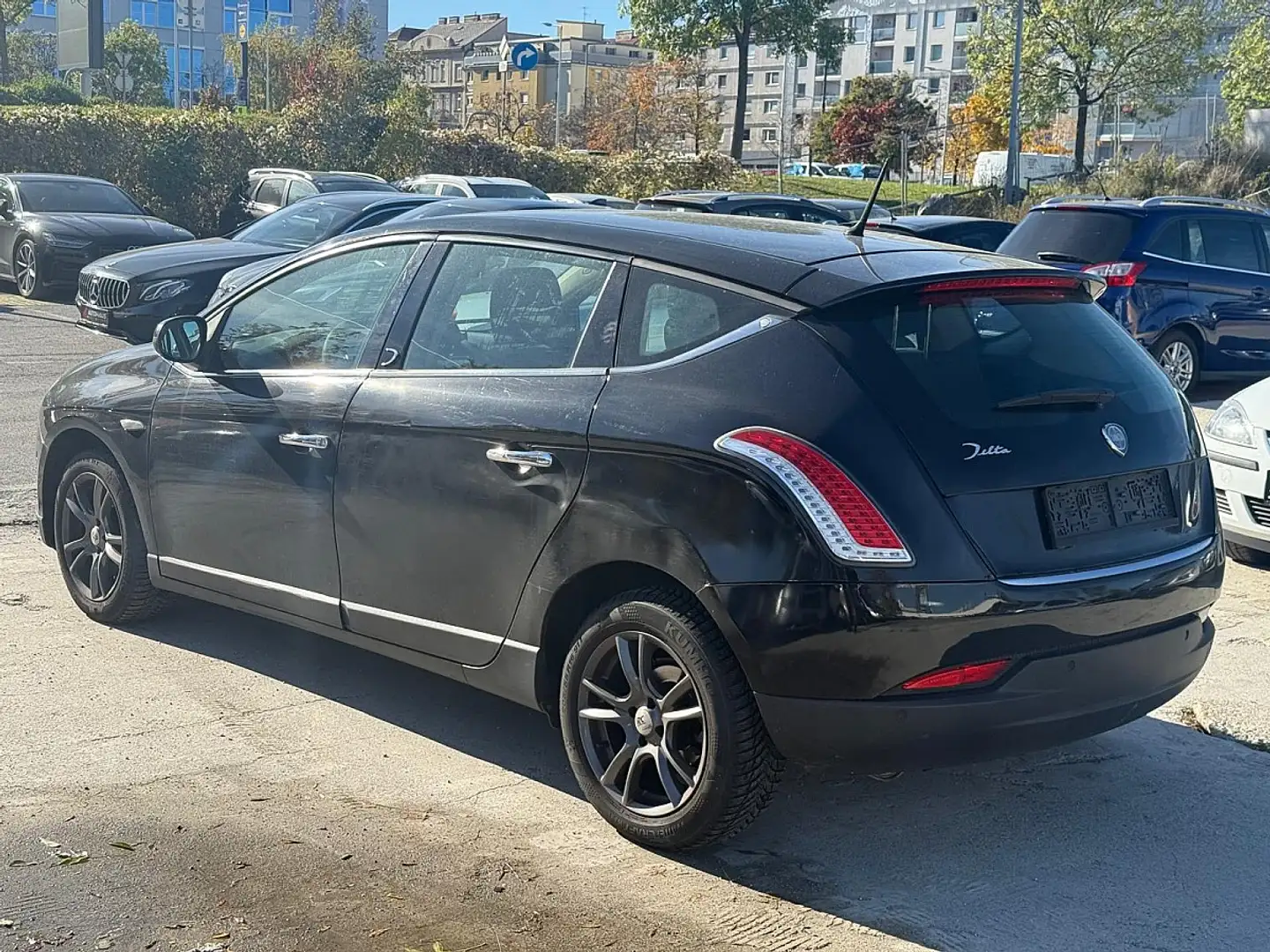 Lancia Delta 2,0 Multijet Executive | FAHRBEREIT | Zwart - 2