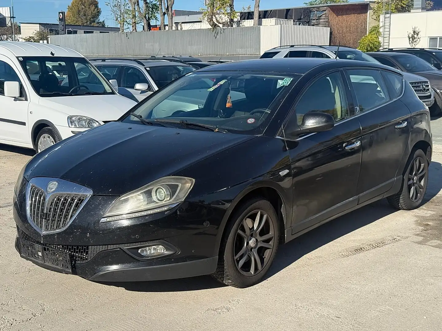 Lancia Delta 2,0 Multijet Executive | FAHRBEREIT | Zwart - 1