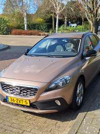 V40 Cross Country 2.5 T5 Momentum