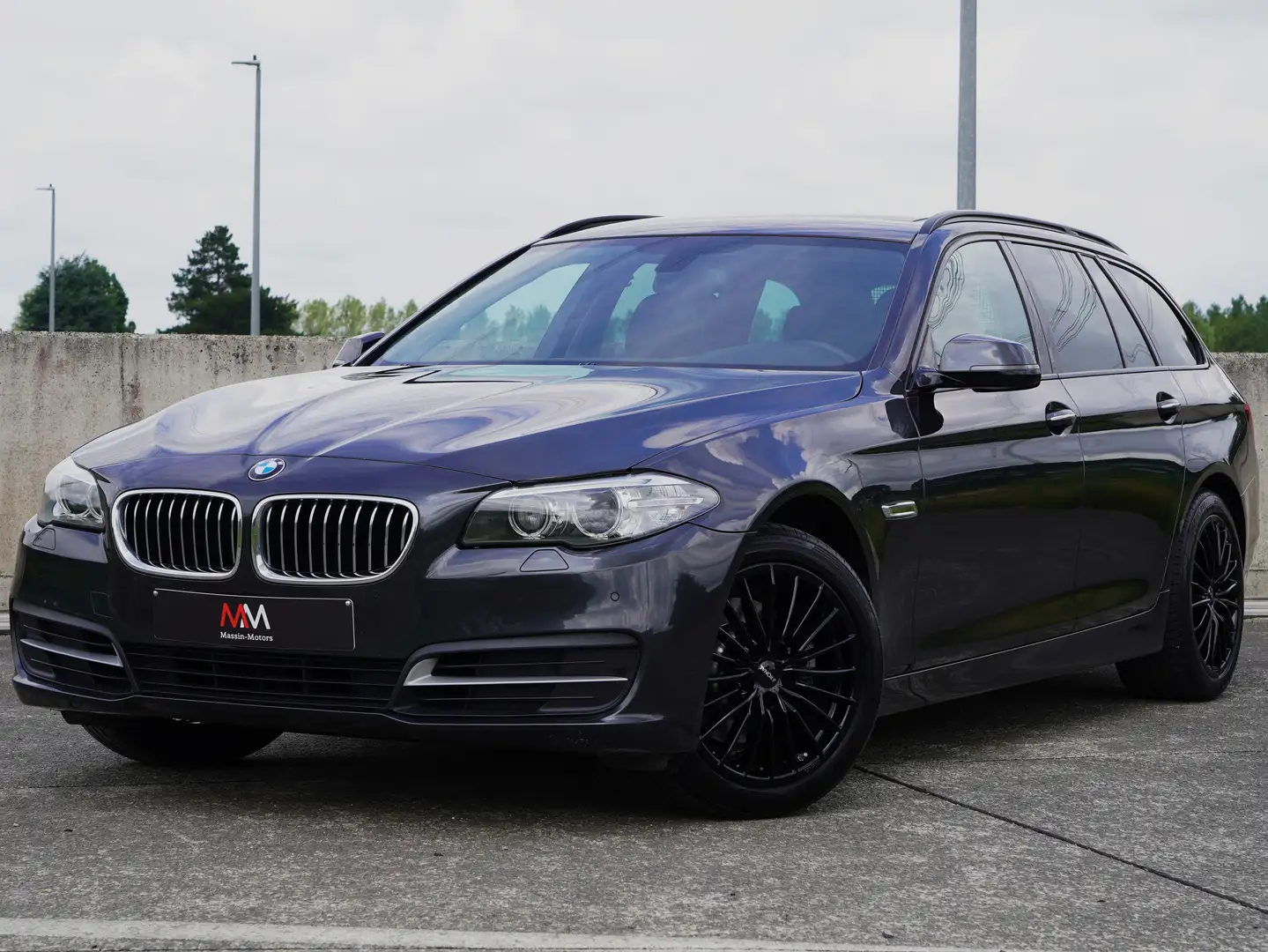BMW 520 520i Touring Aut. Modern Line - 2