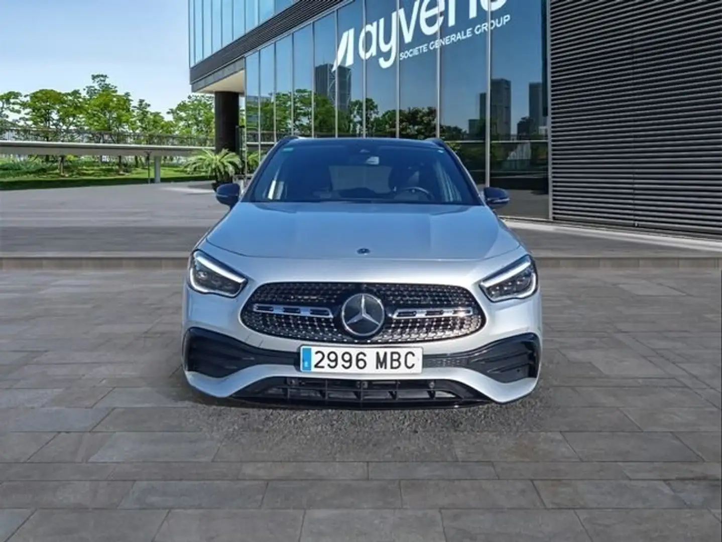 Mercedes-Benz GLA 200 D Plateado - 2