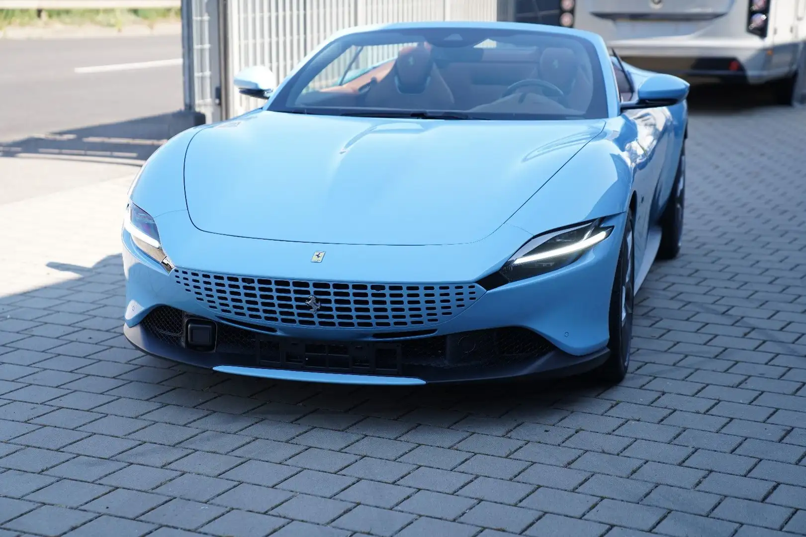 Ferrari Roma Spider Blau - 1