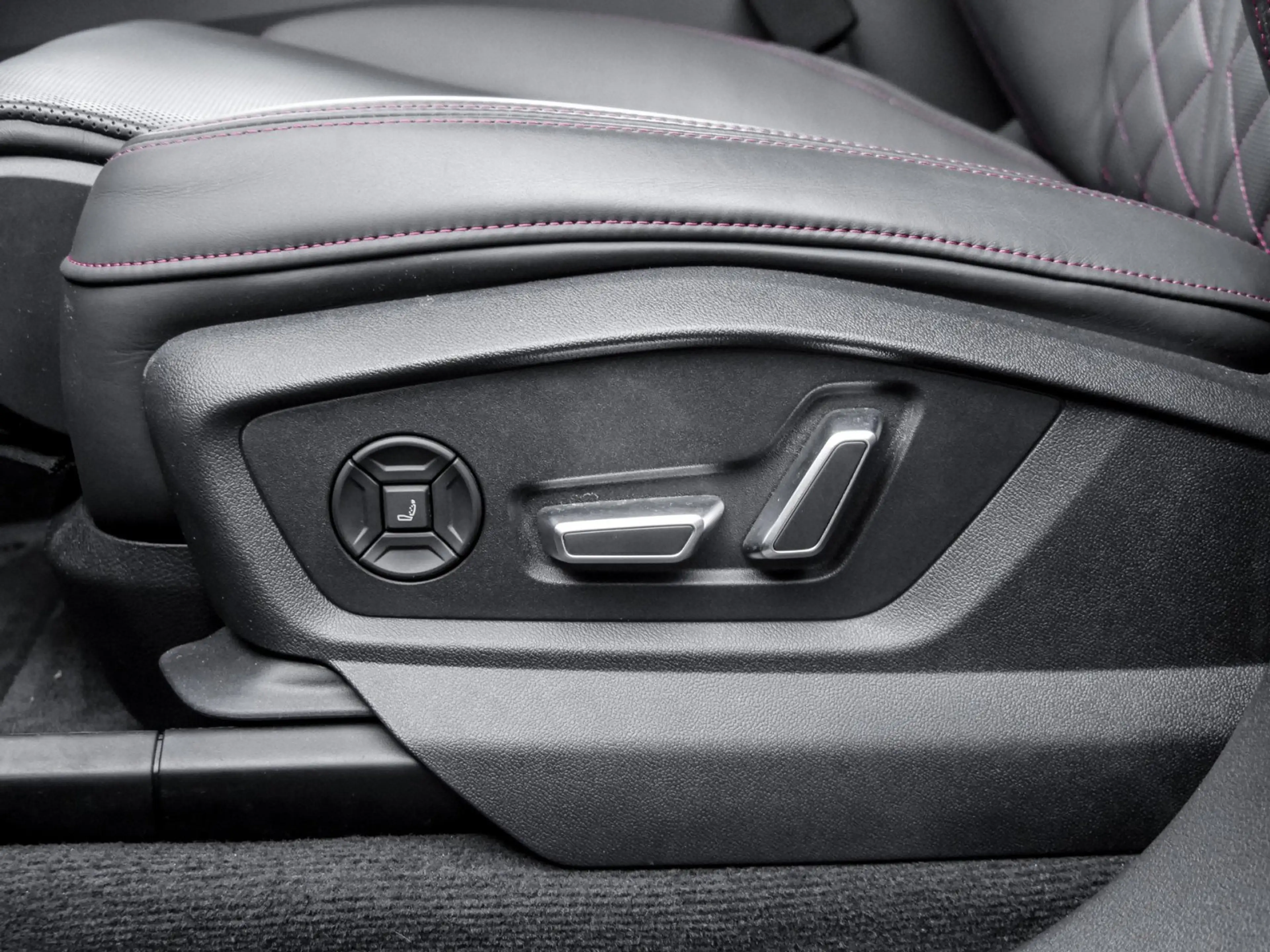 Audi SQ8 TFSI tiptronic MatrixLED+AHK+Optikpaket+B&O+Mas... — photo 14