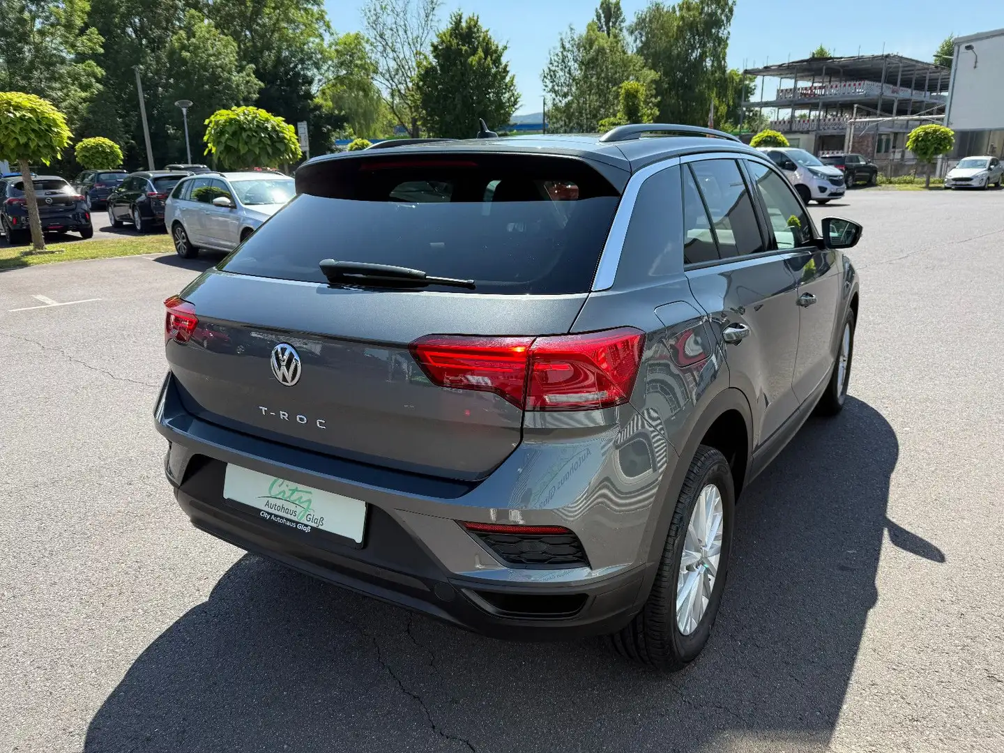 Volkswagen T-Roc +Klimaauto.+SHZ+Navi+PDC+Tempo+ Gris - 2