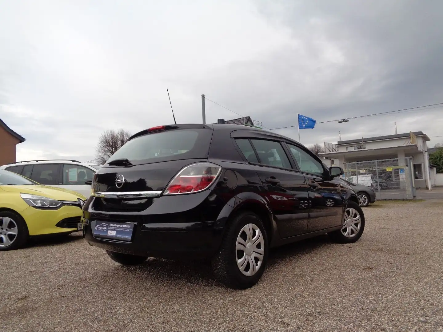 Opel Astra Schwarz - 2