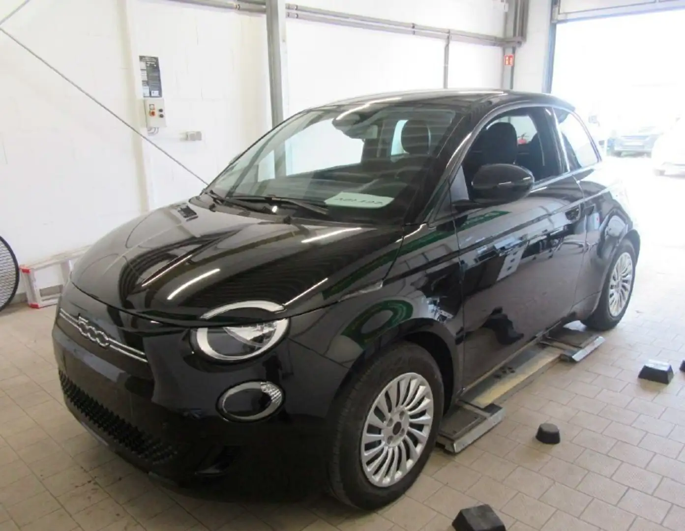 Fiat 500e 320 Km Reichweite  Navi - Klimaauto. - PDC Schwarz - 1