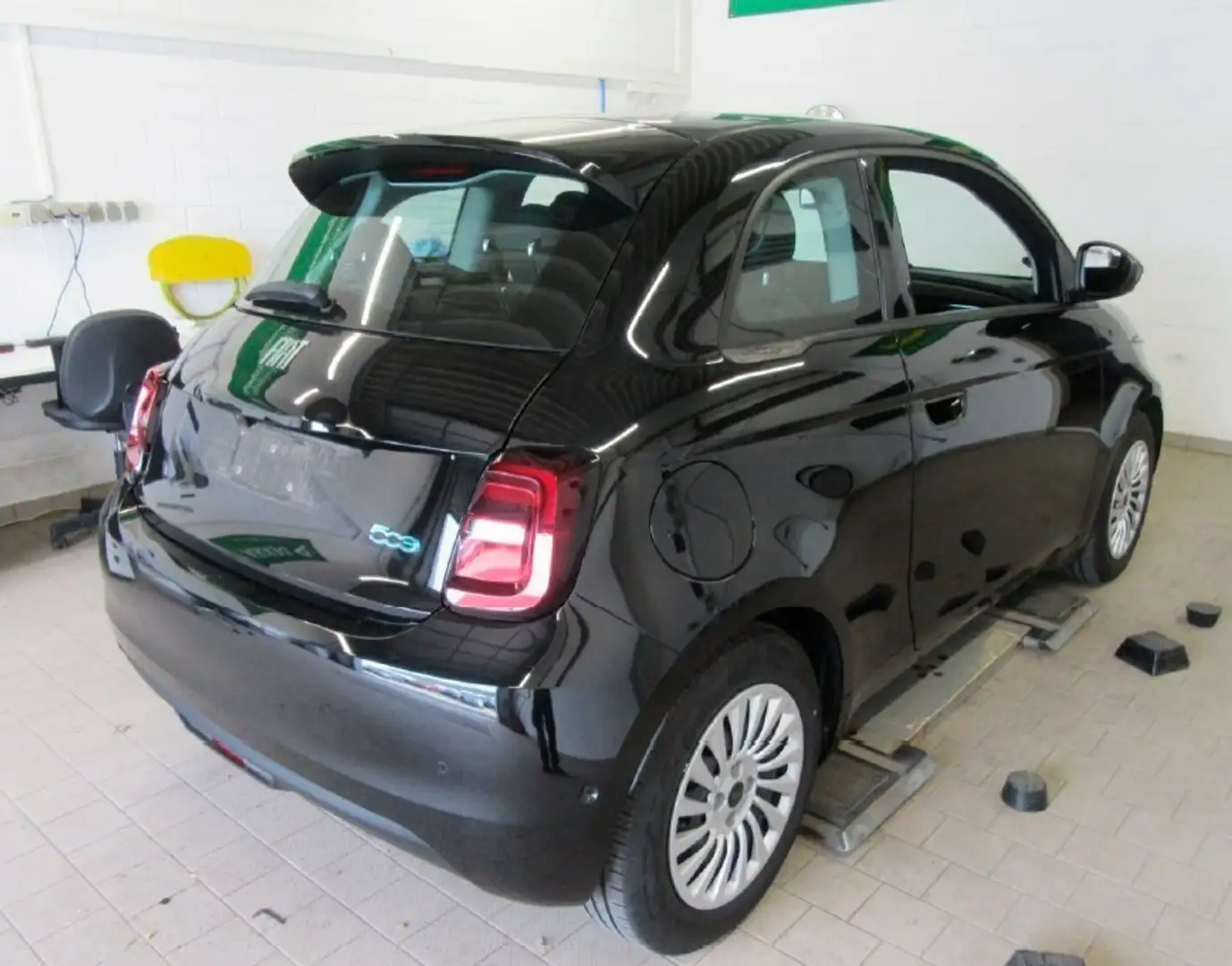 Fiat 500e 320 Km Reichweite  Navi - Klimaauto. - PDC Schwarz - 2