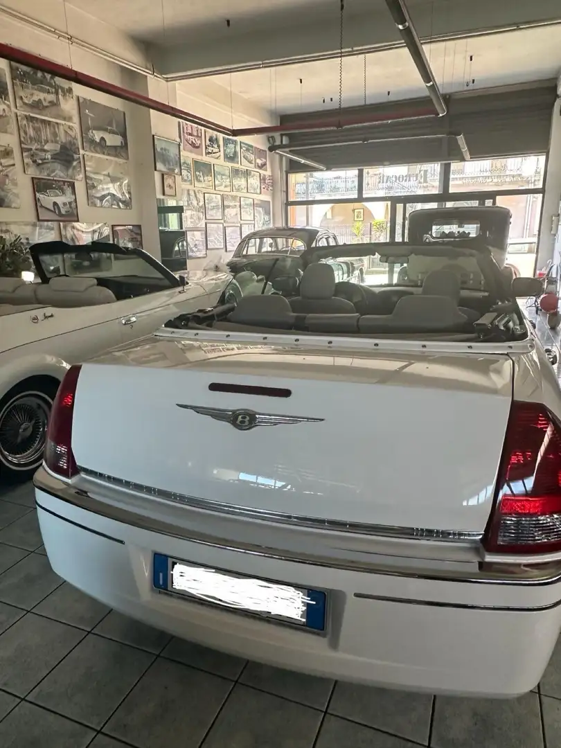 Chrysler 300C White - 2