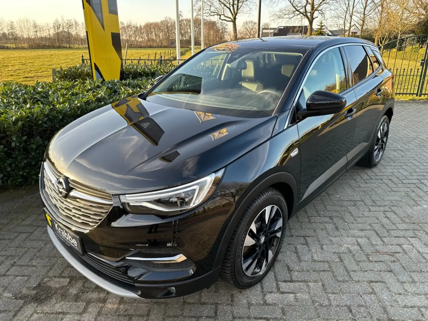 Opel Grandland X 1.6 Turbo Innovation Led / Keyless / Camera Zwart - 1