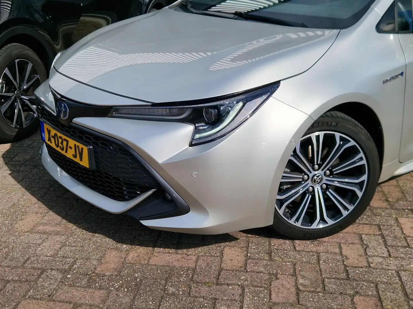 Toyota Corolla Touring Sports 2.0 Hybrid Dynamic Grijs - 2
