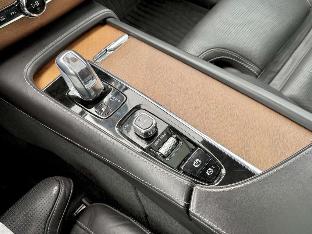 2016 Volvo XC90 T8 Inscription eAWD (Plug in Hybrid) | 1 Owner |No thumb 17