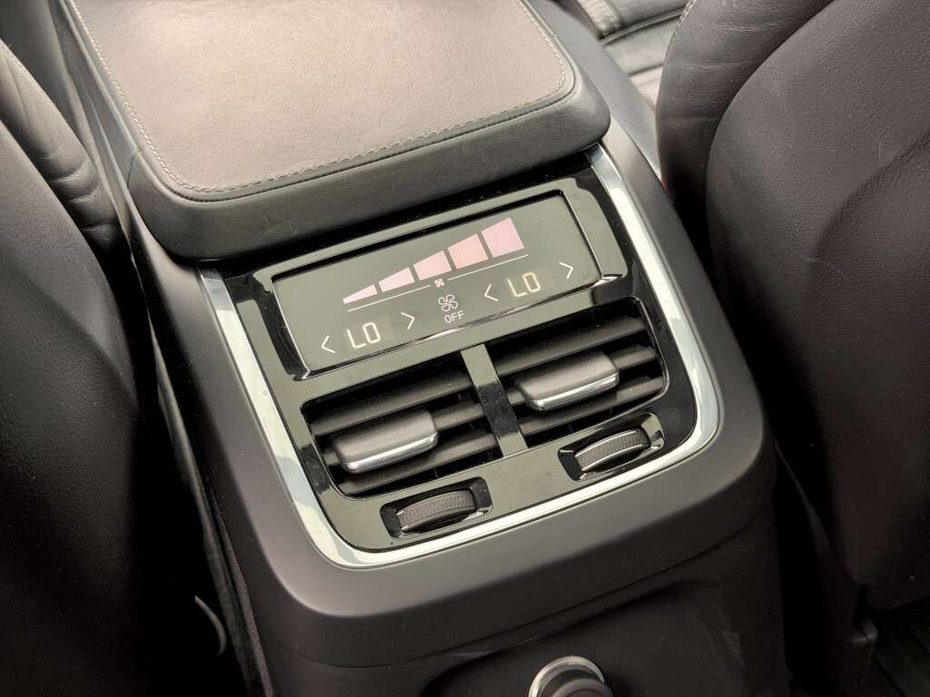 2016 Volvo XC90 T8 Inscription eAWD (Plug in Hybrid) | 1 Owner |No thumb 21