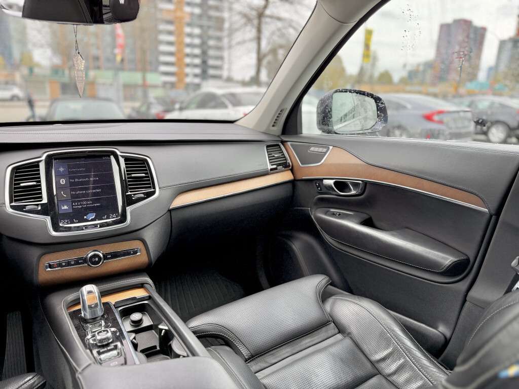 2016 Volvo XC90 T8 Inscription eAWD (Plug in Hybrid) | 1 Owner |No thumb 14