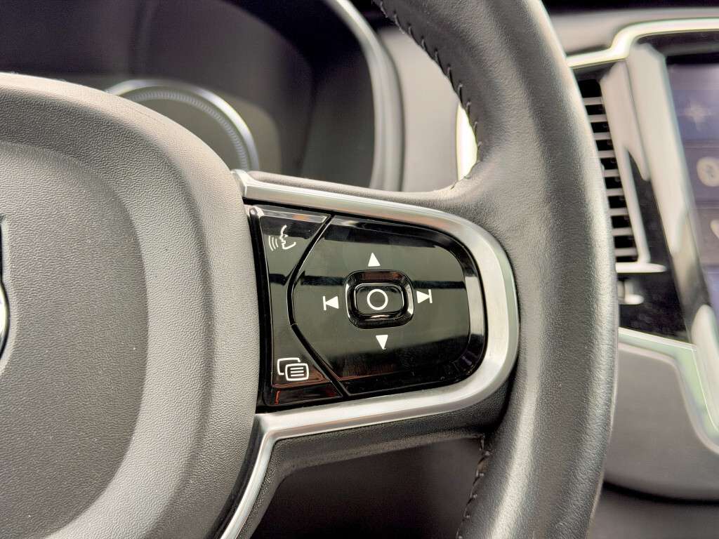 2016 Volvo XC90 T8 Inscription eAWD (Plug in Hybrid) | 1 Owner |No thumb 16