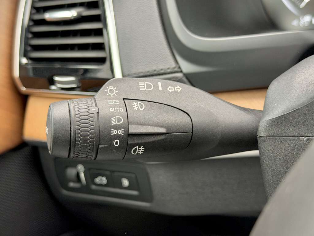 2016 Volvo XC90 T8 Inscription eAWD (Plug in Hybrid) | 1 Owner |No thumb 18