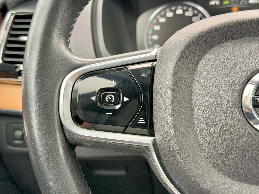 2016 Volvo XC90 T8 Inscription eAWD (Plug in Hybrid) | 1 Owner |No thumb 15