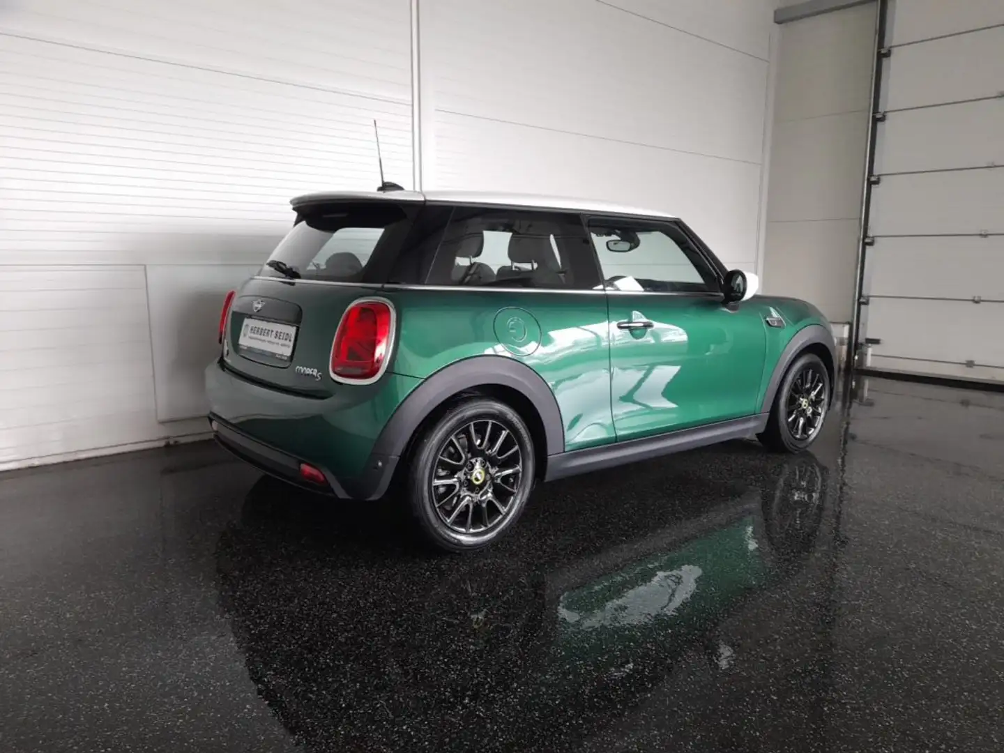 MINI Cooper SE ESSENTIAL 32,6kWh Aut *VOLL LED / NAVI / WÄRMEPUMPE / VIRUELL / TEILLEDER / TEMPOMAT / SHZG* Grün - 2