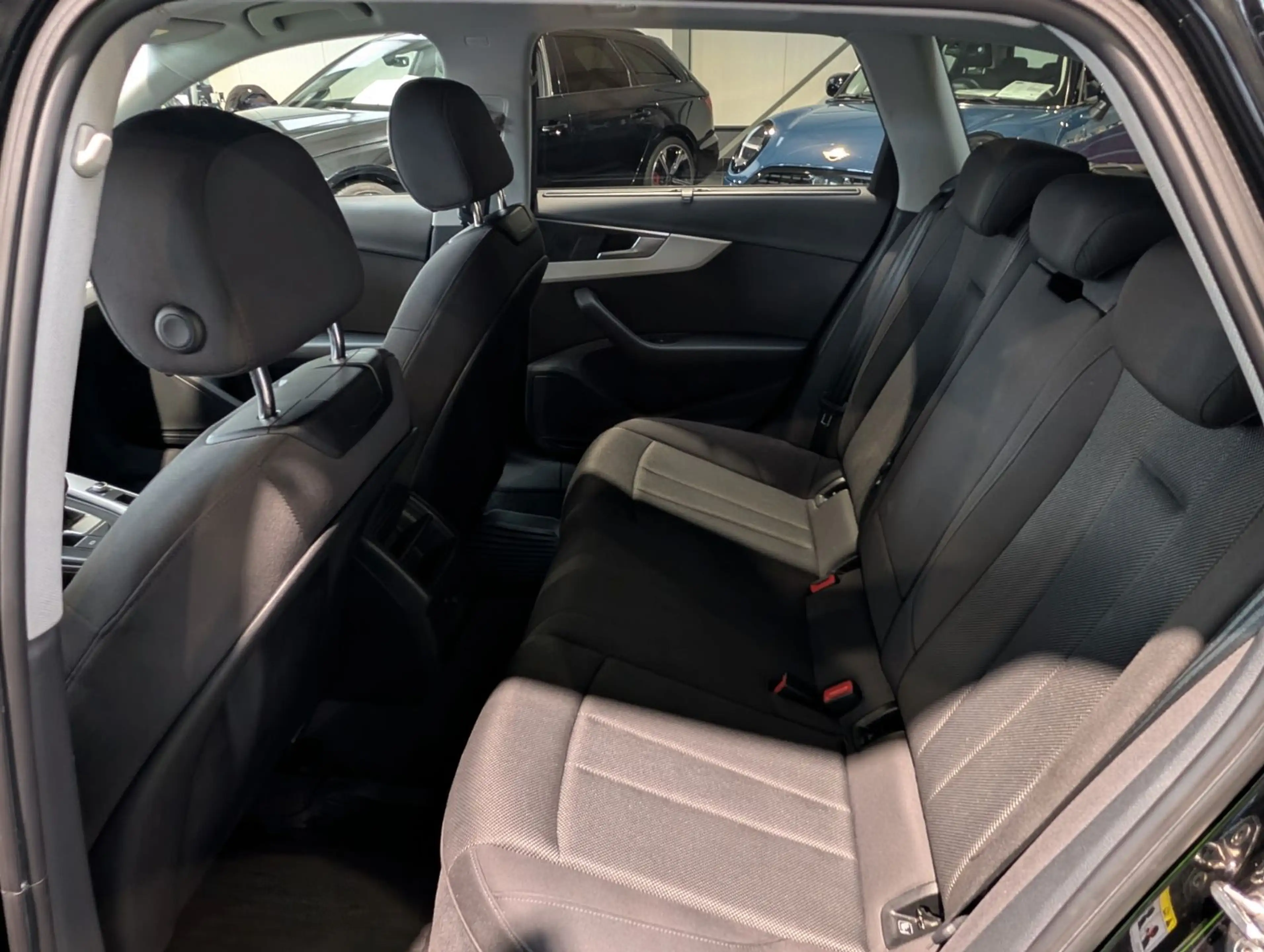 Audi A4 Avant 35 TFSI S tronic advanced 1.Hand — photo 10