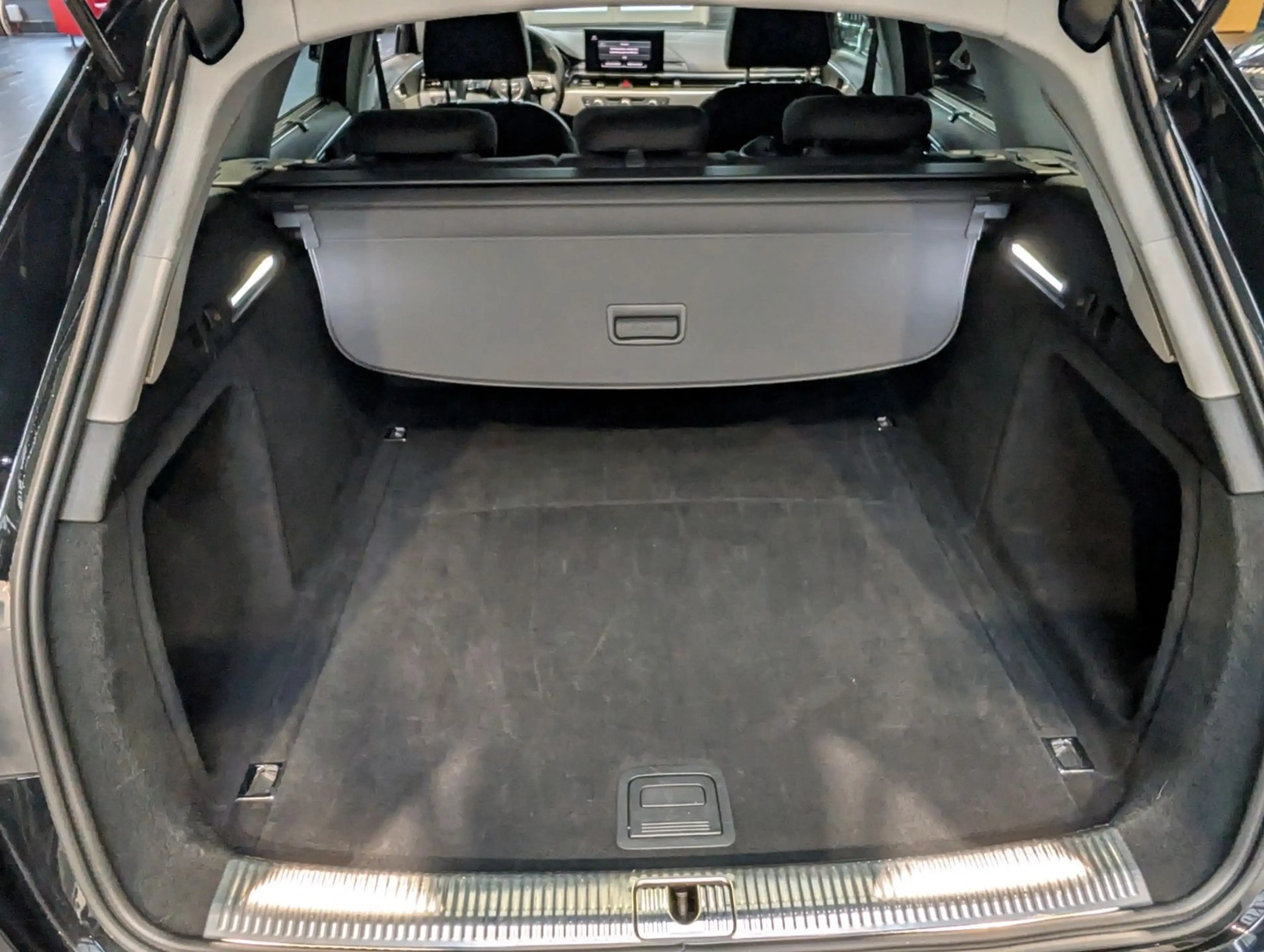 Audi A4 Avant 35 TFSI S tronic advanced 1.Hand — photo 13