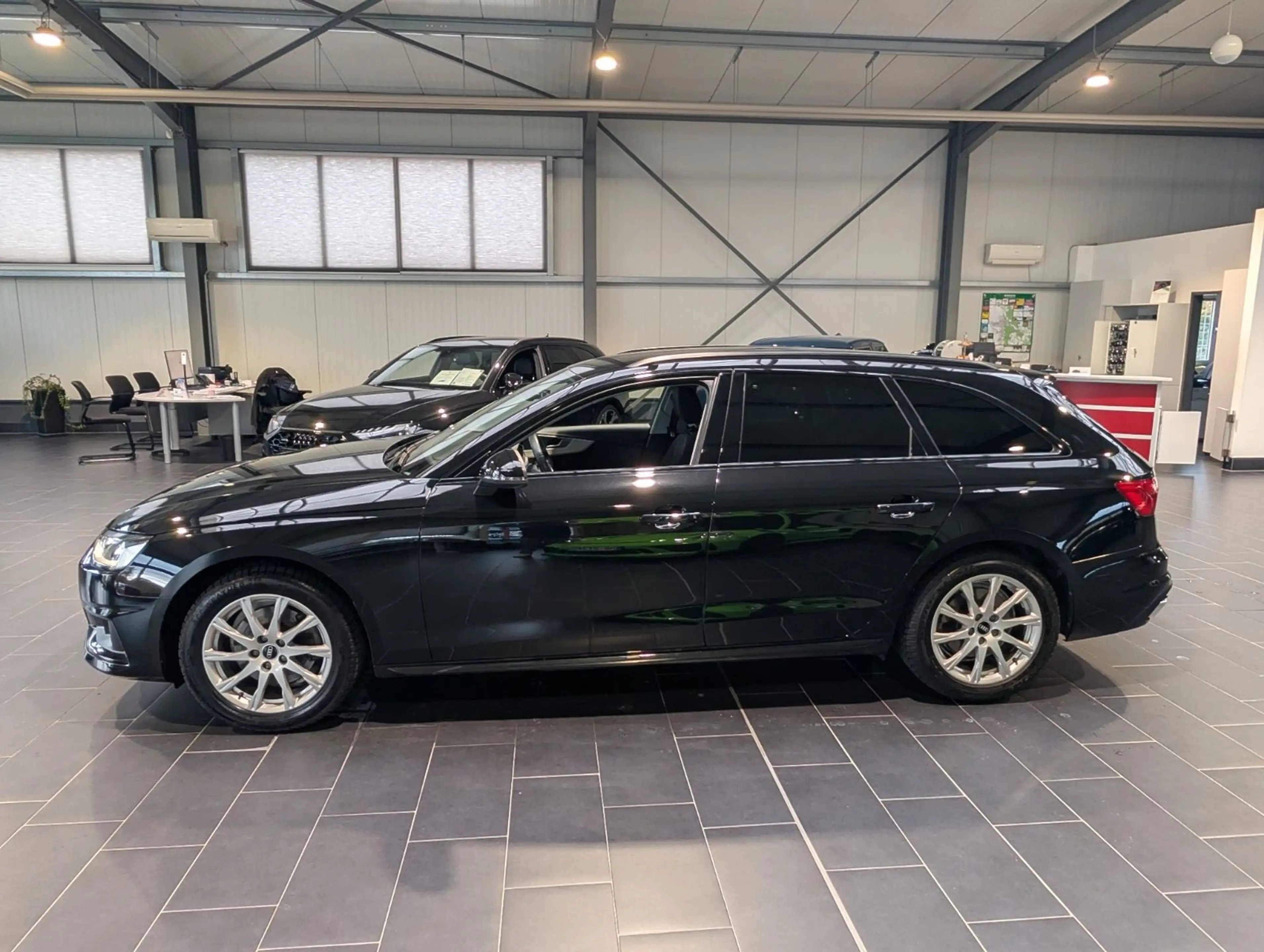 Audi A4 Avant 35 TFSI S tronic advanced 1.Hand — photo 6