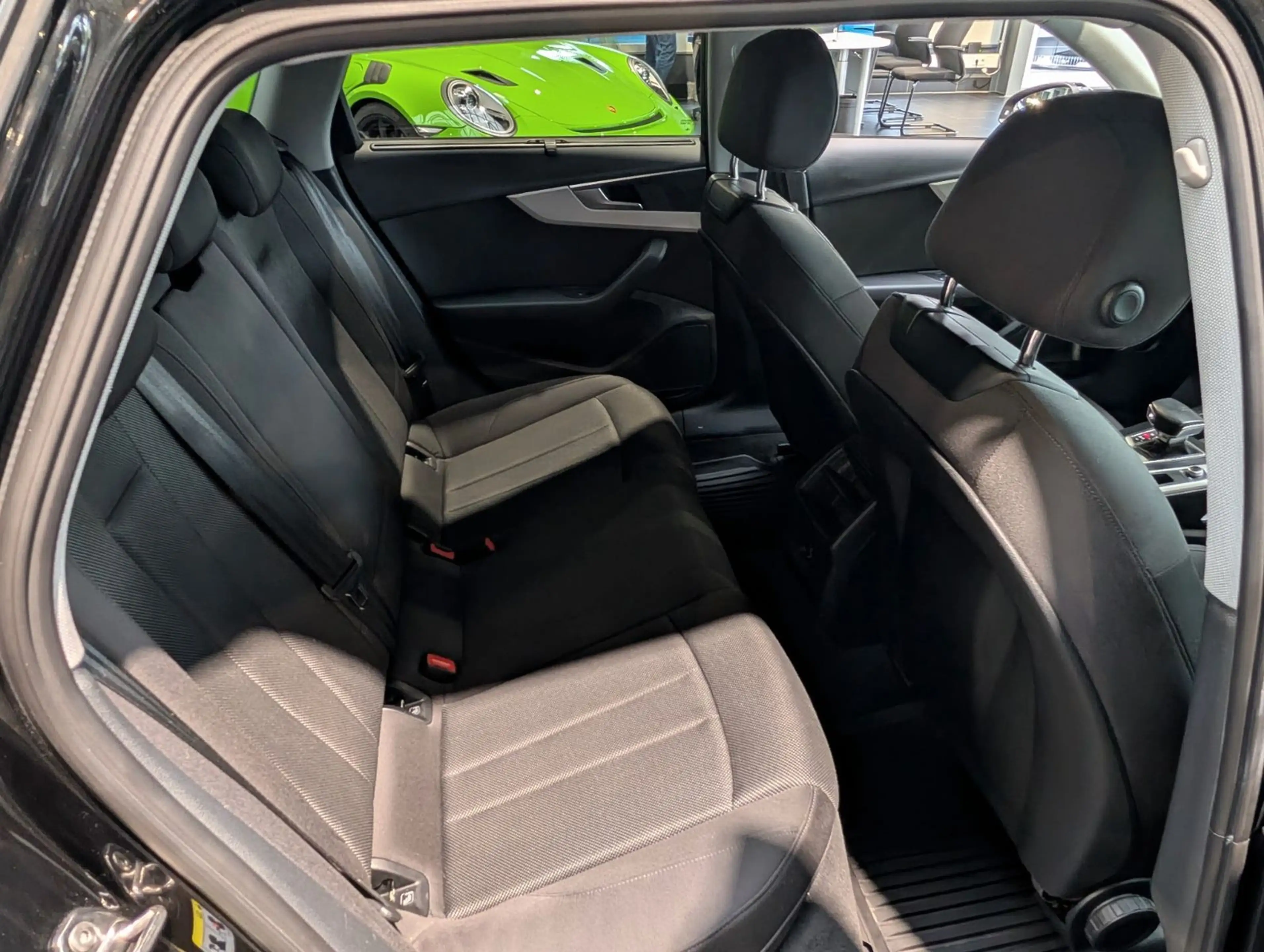 Audi A4 Avant 35 TFSI S tronic advanced 1.Hand — photo 11