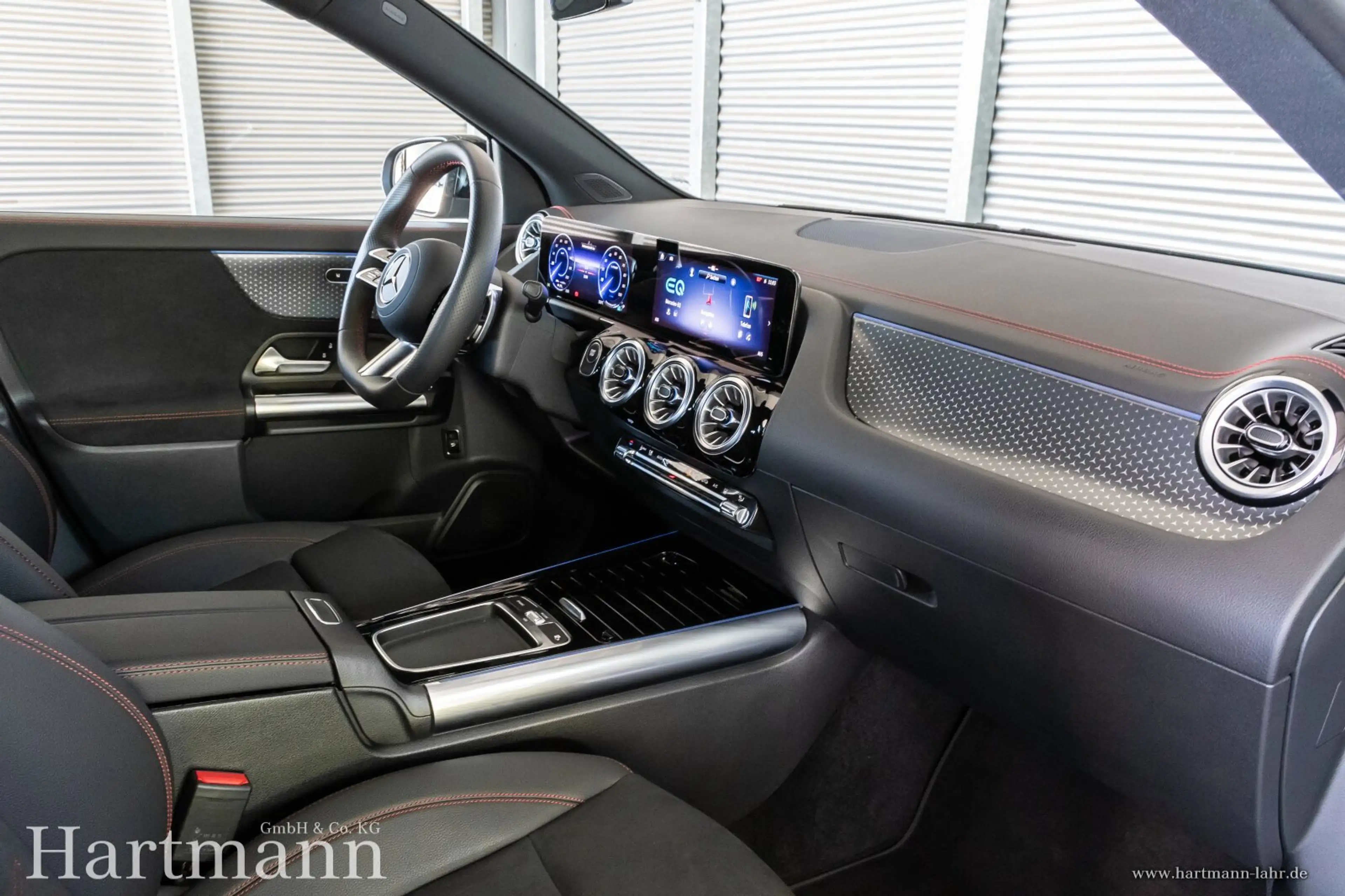 Mercedes-Benz EQA 300 EQA 300 4MATIC AMG Advanced Night AHK Totwinkel — photo 7