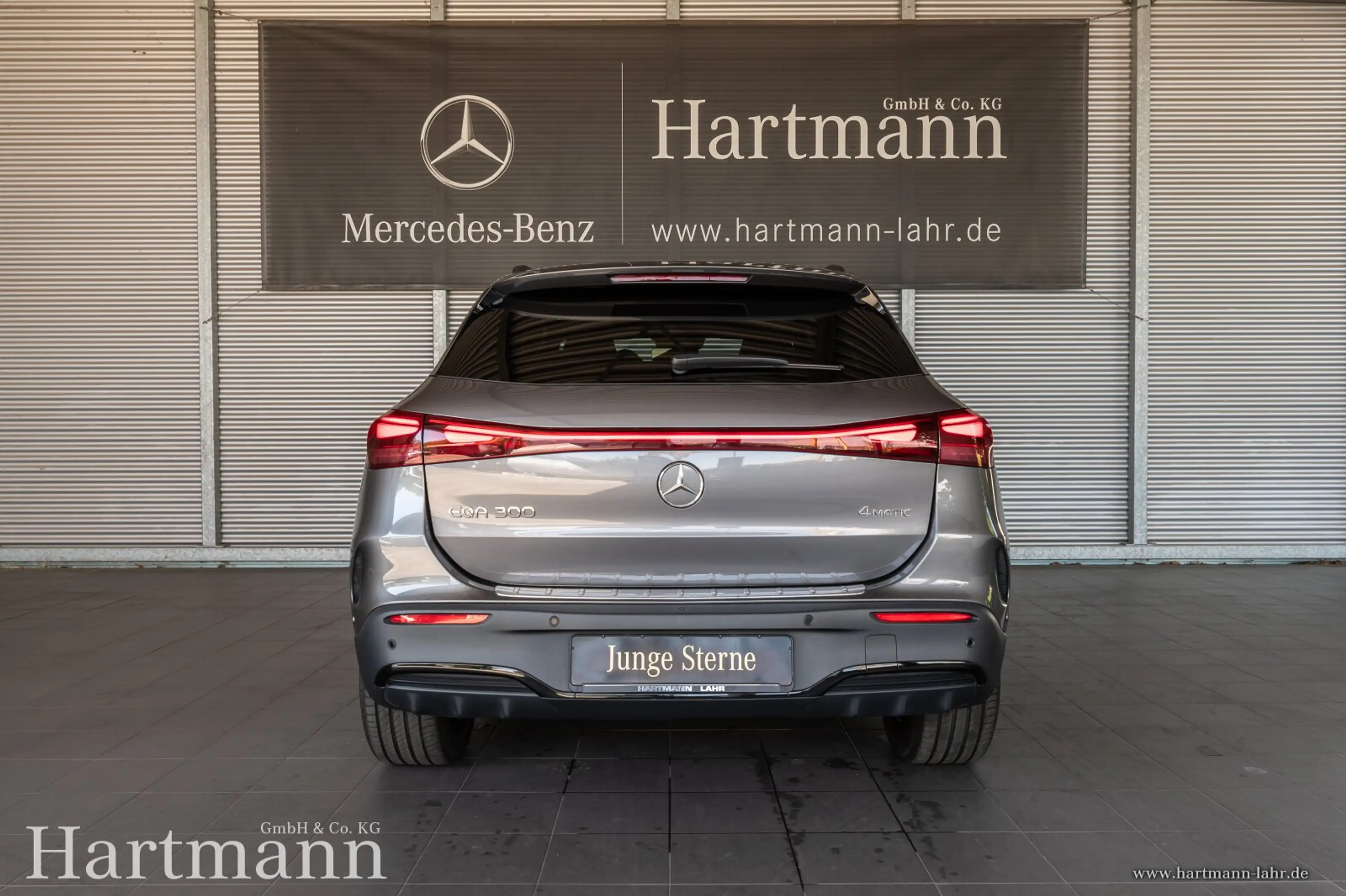 Mercedes-Benz EQA 300 EQA 300 4MATIC AMG Advanced Night AHK Totwinkel — photo 4