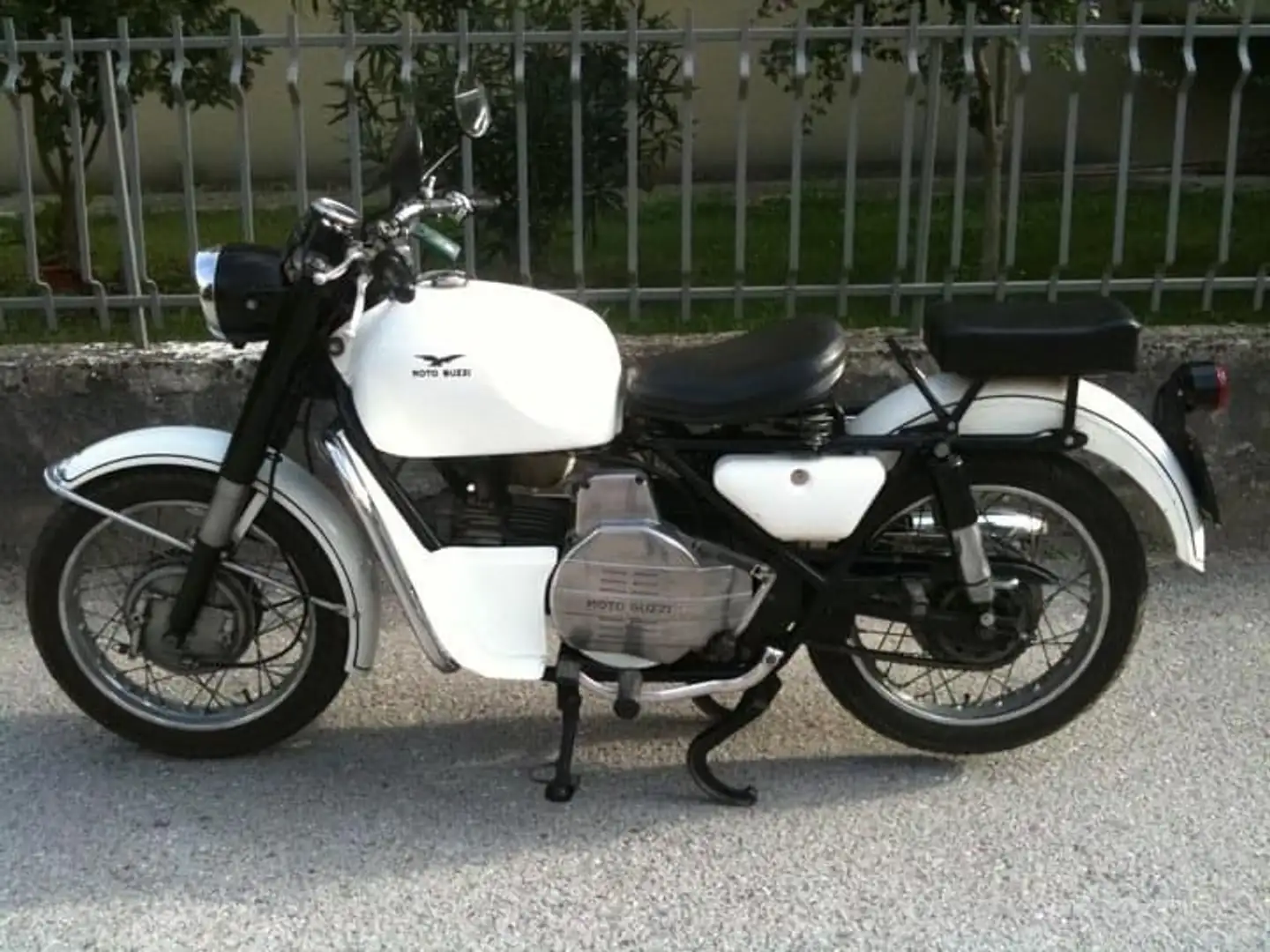 Moto Guzzi Nuovo Falcone Biały - 2