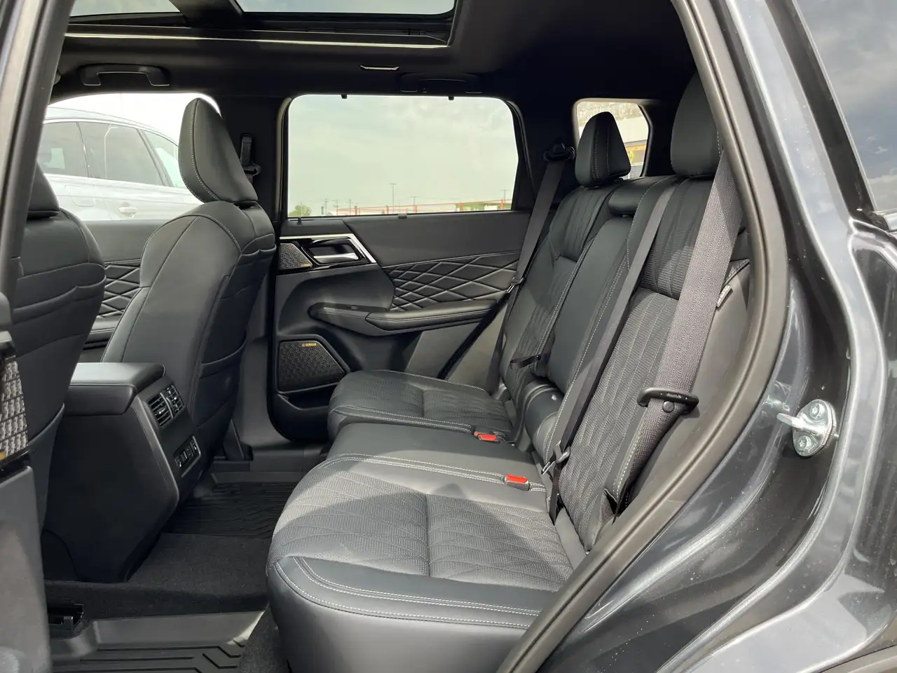 Mitsubishi Outlander снимка Mitsubishi Outlander