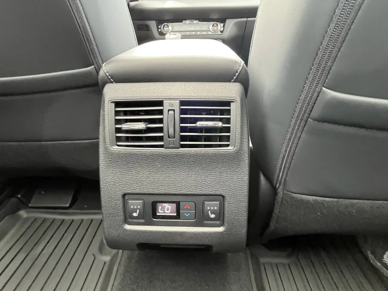 Mitsubishi Outlander снимка Mitsubishi Outlander