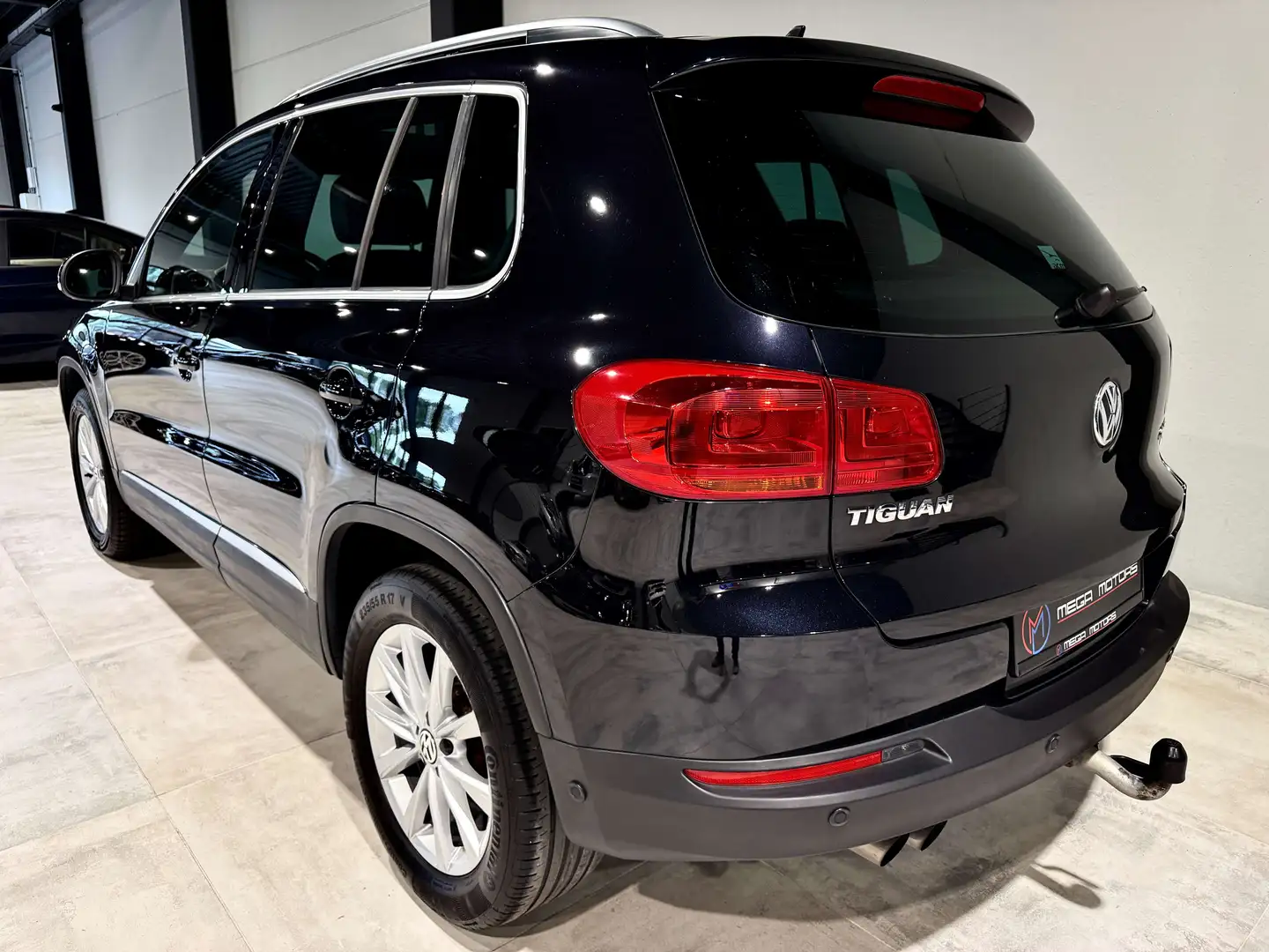 Volkswagen Tiguan 2.0 TDi 140CV T.PANO Bi-XENONS NAVi CUiR CLiM LED+ Noir - 2