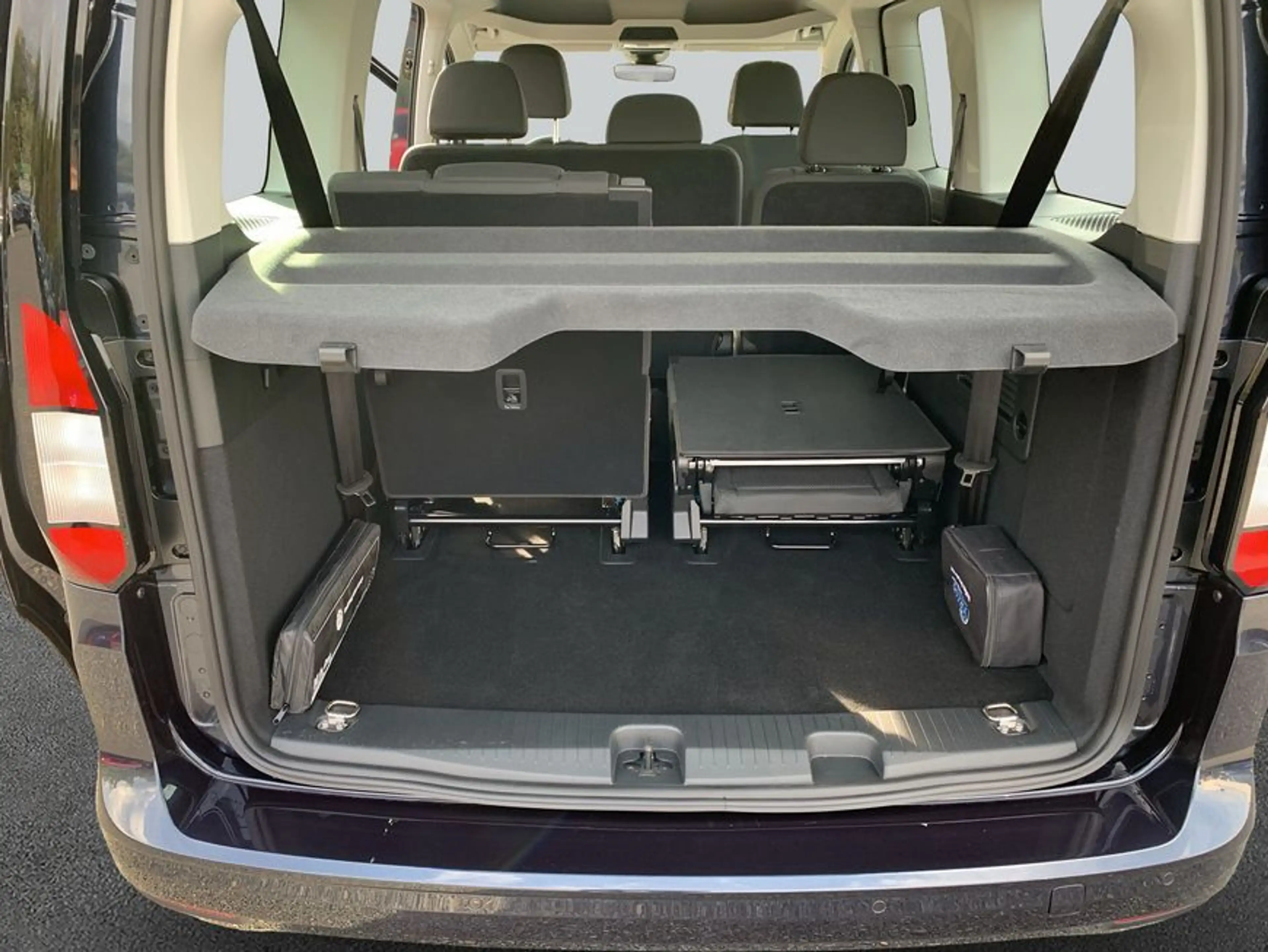 Ford Grand Tourneo Connect 1.5 EcoBoost PHEV Aut. TREND — photo 9