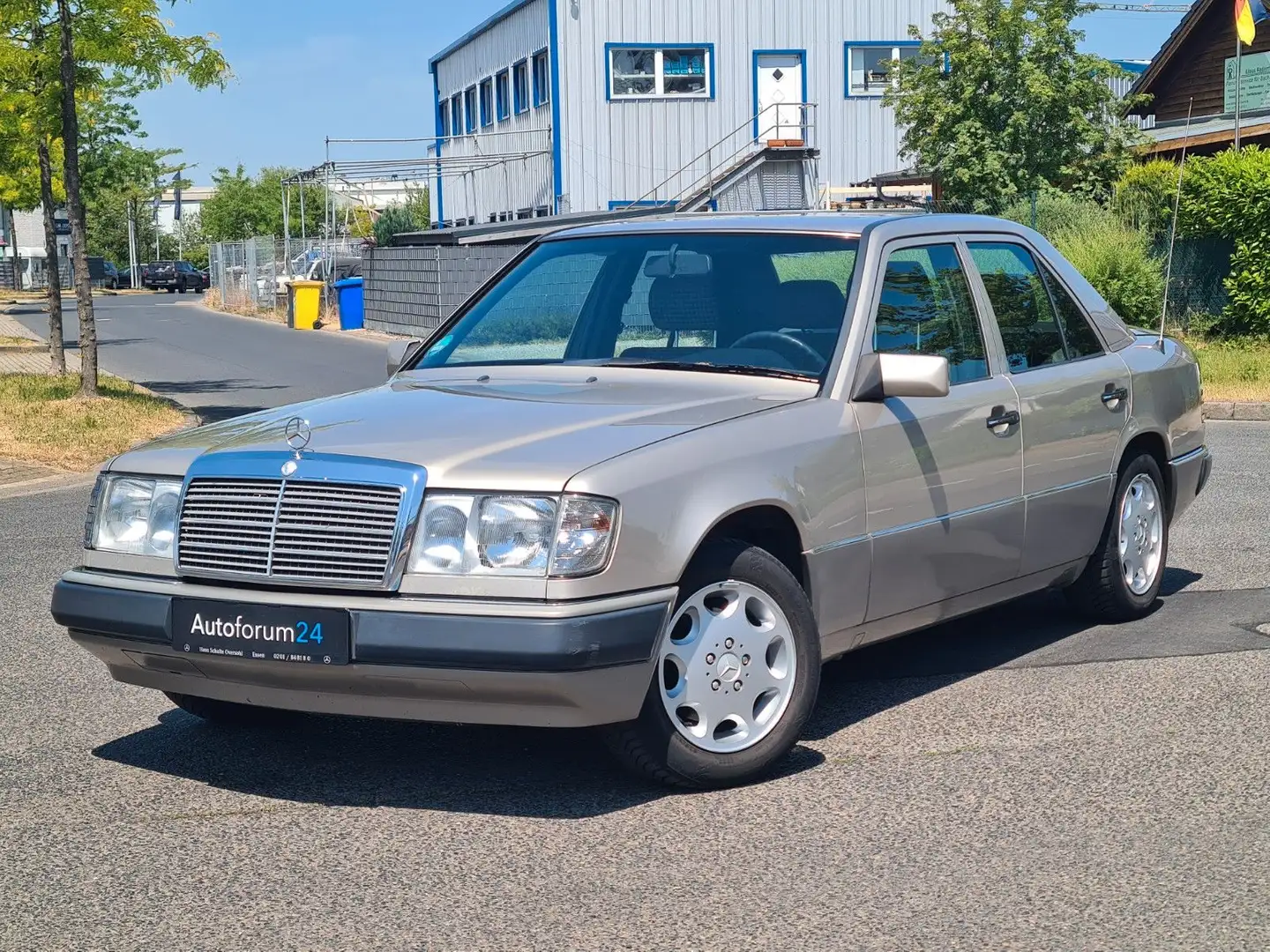 Mercedes-Benz E 200 *Klima*Schiebedach* Gris - 1