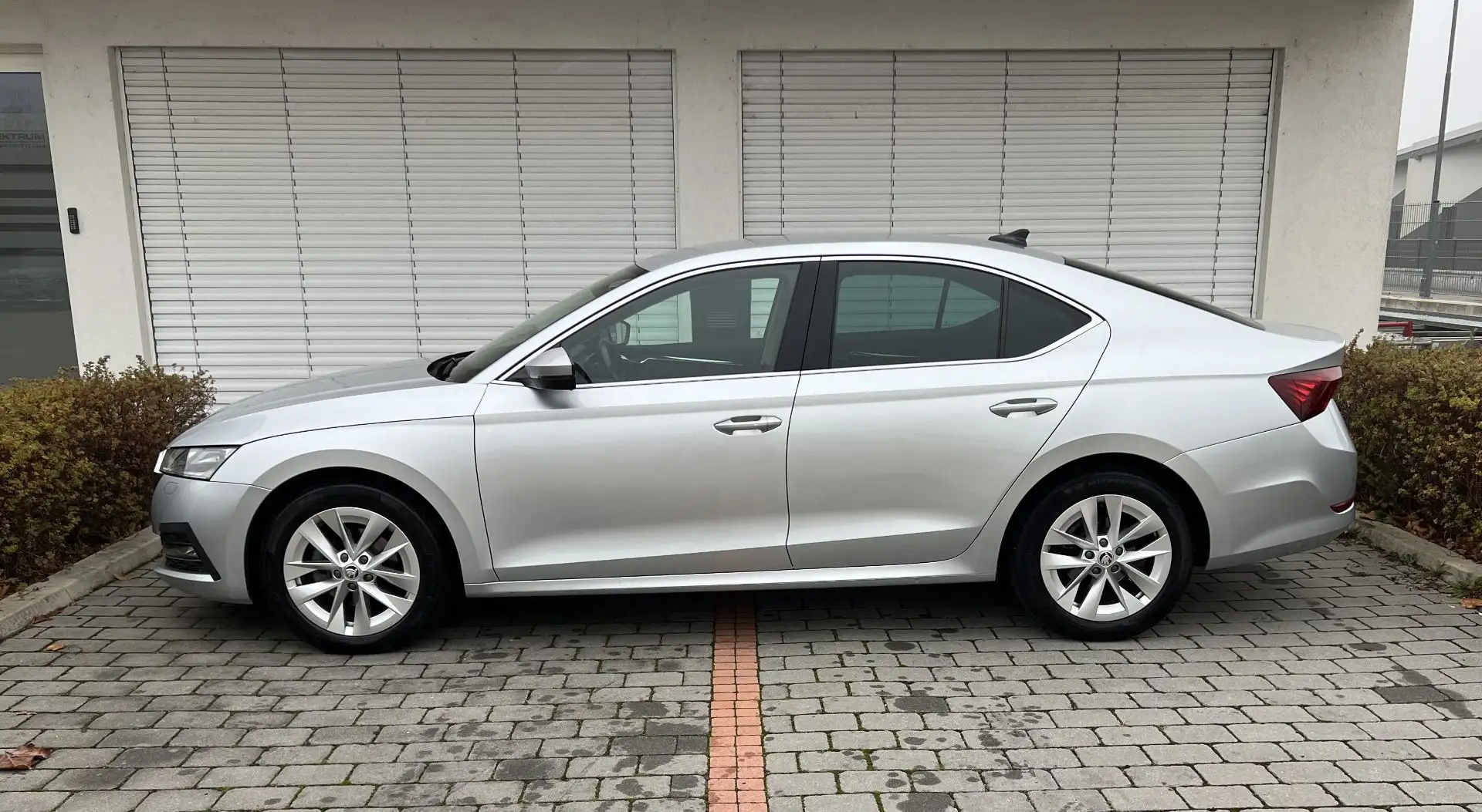 Skoda Octavia 2,0 TDI Premium Silber - 2