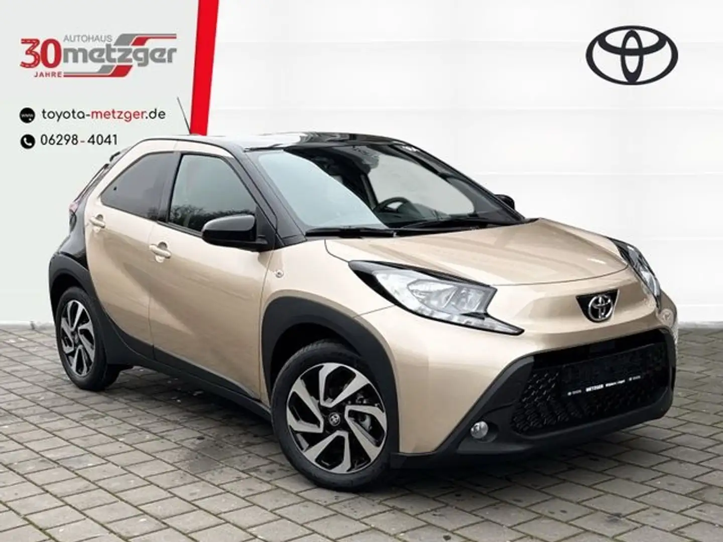 Toyota Aygo X CROSS Team D +Sitzheizung +Apple CarPlay +Android Beige - 1