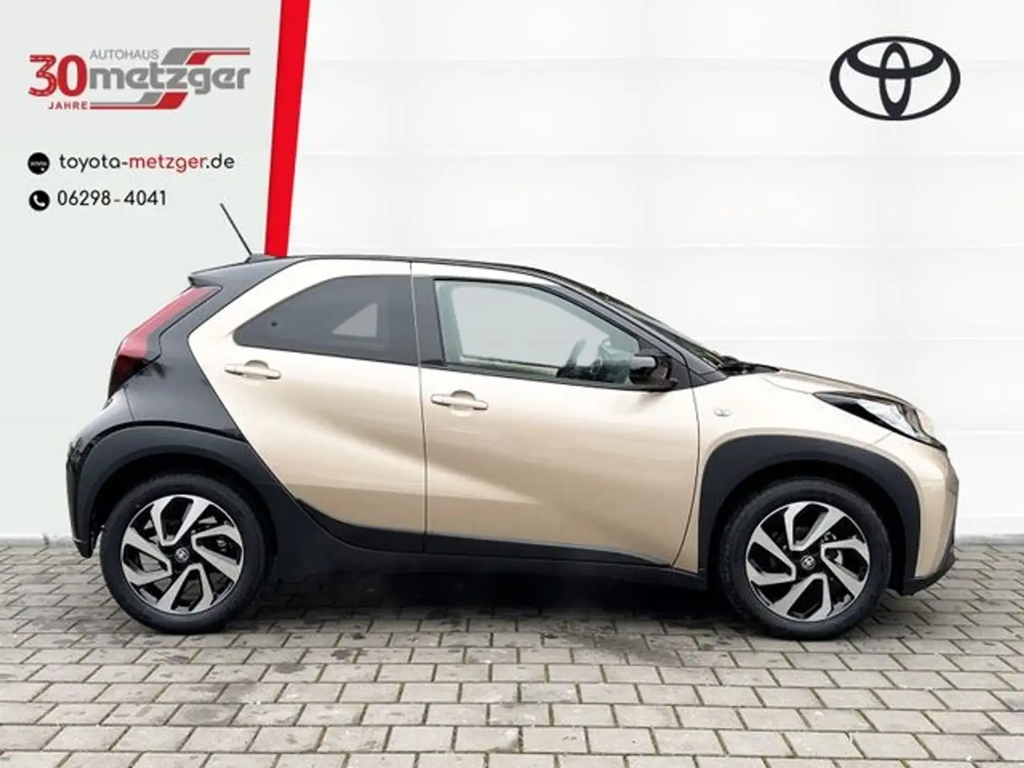 Toyota Aygo X CROSS Team D +Sitzheizung +Apple CarPlay +Android Beige - 2