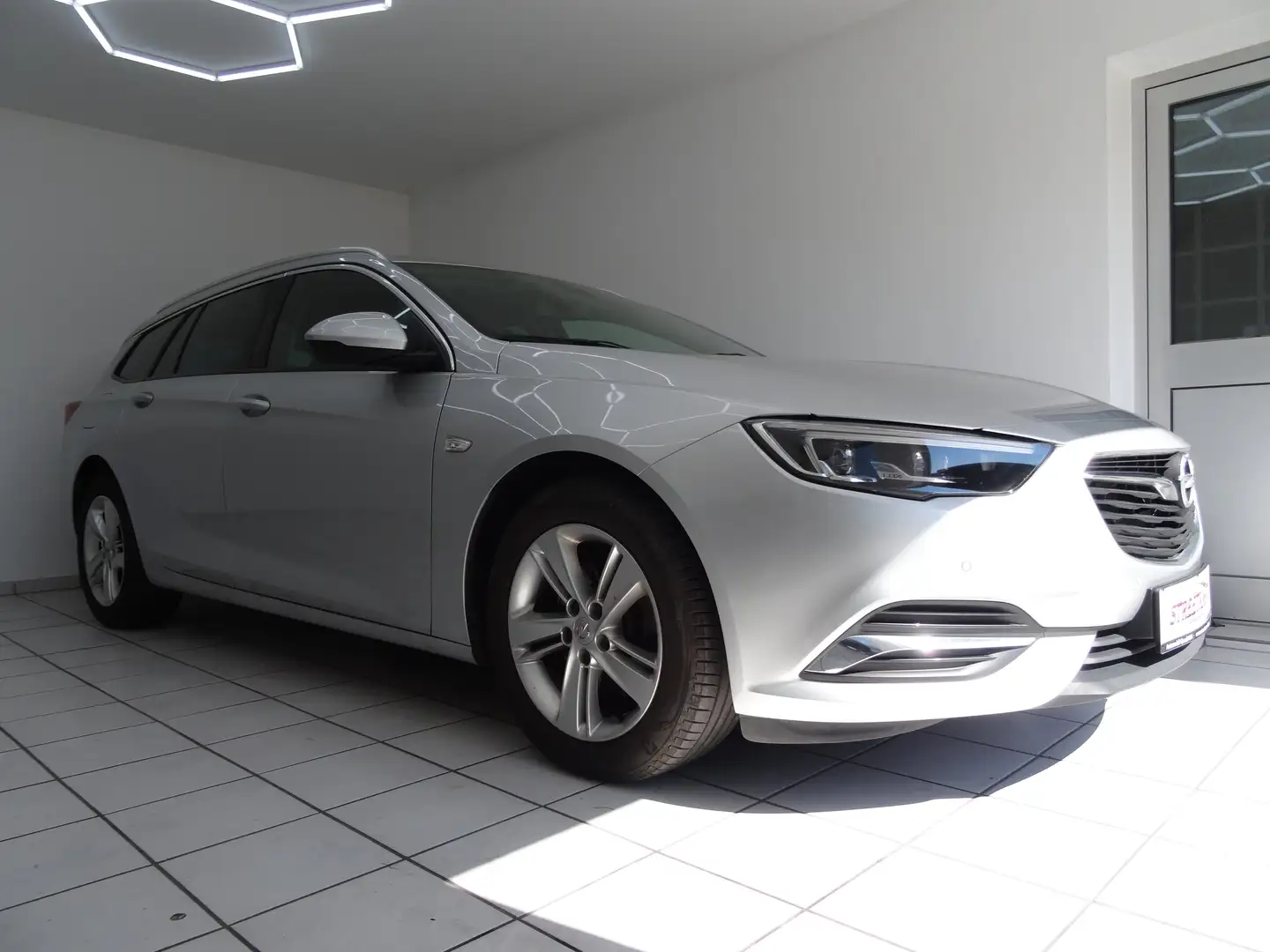 Opel Insignia 2.0 B Sports Tourer Innovation LED PDC Zilver - 1