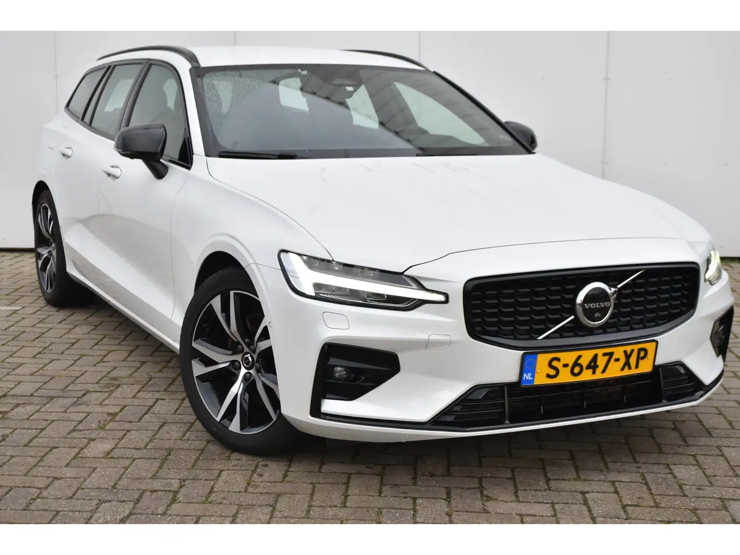 Volvo V60 B3 Plus Dark | HarmanKardon | 360°Camera | Trekhaa Bianco - 2