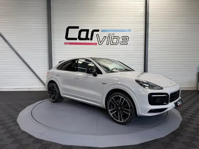 Porsche Cayenne main image