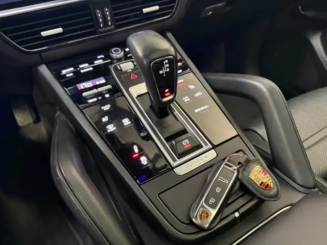 Porsche Cayenne view 15