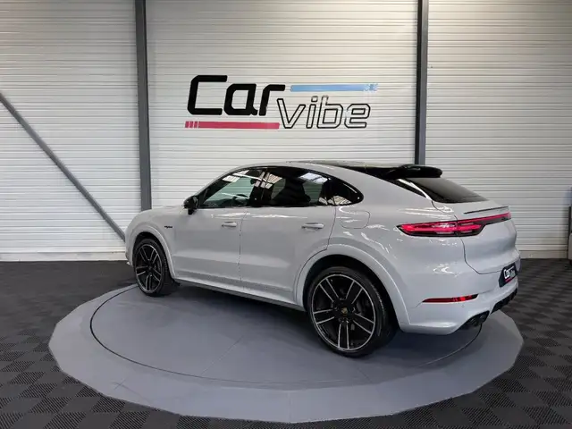 Porsche Cayenne view 6