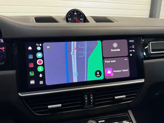 Porsche Cayenne view 13