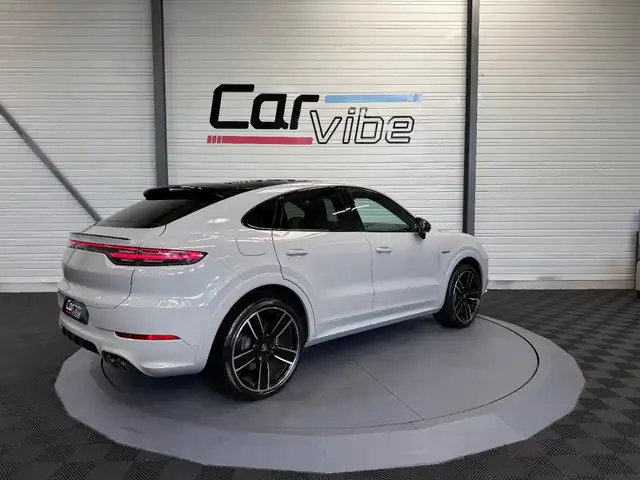 Porsche Cayenne view 4