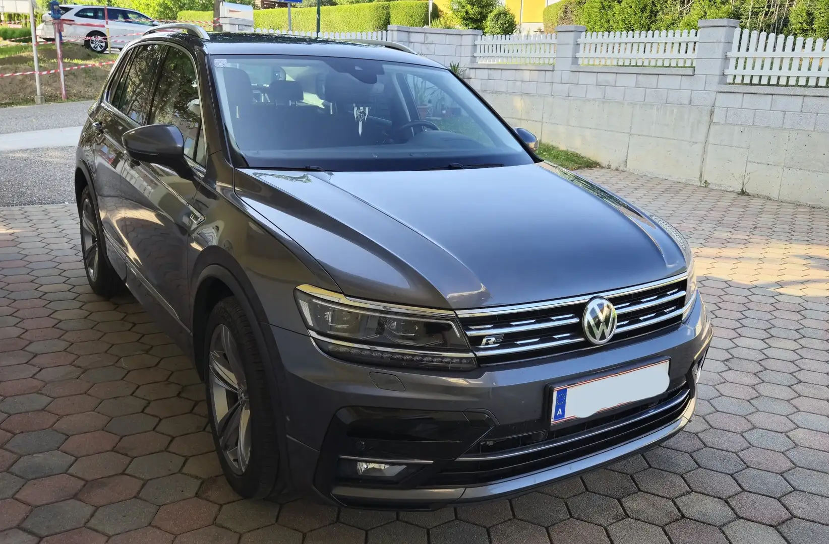 Volkswagen Tiguan 2,0 TDI SCR 4Motion Highline DSG R-Line Stdhzg Grau - 2
